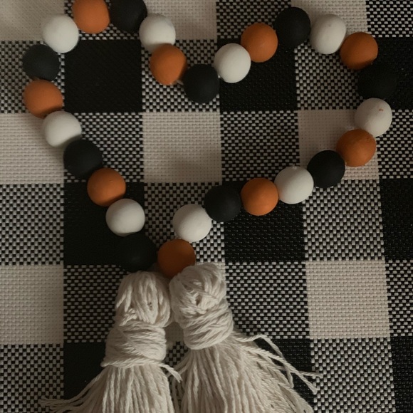 Wooden handmade bead garland Halloween tassels - Picture 1 of 3